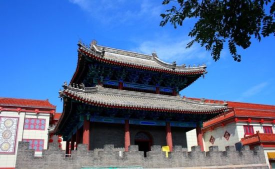 保定印记 大慈阁的佛光与钟楼的回响